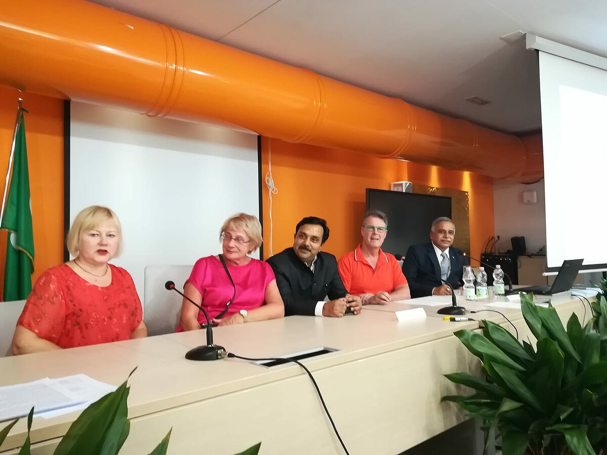 HZF dekāne prof. Indra Karapetjana un HZF Anglistikas nodaļas vadītāja prof. Gunta Roziņa EDUREFORM projekta sanāksmē š.g. 6.-8. septembrī Itālijā.