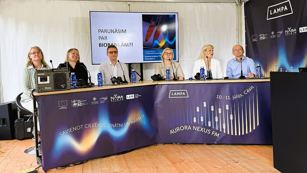 Diskusijas dalībnieki radio studijā