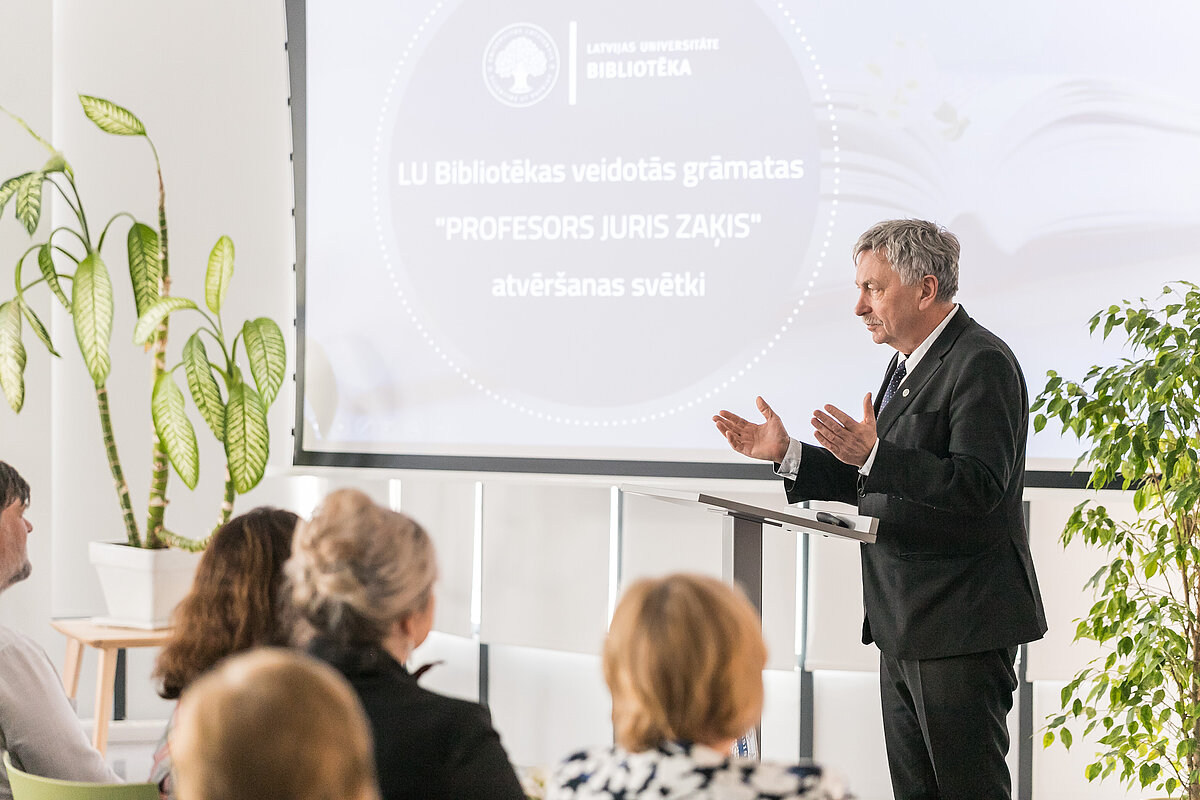 Grāmatas atvēršanas svētkos. © Foto: Toms Grīnbergs, Latvijas Universitātes Komunikācijas departaments