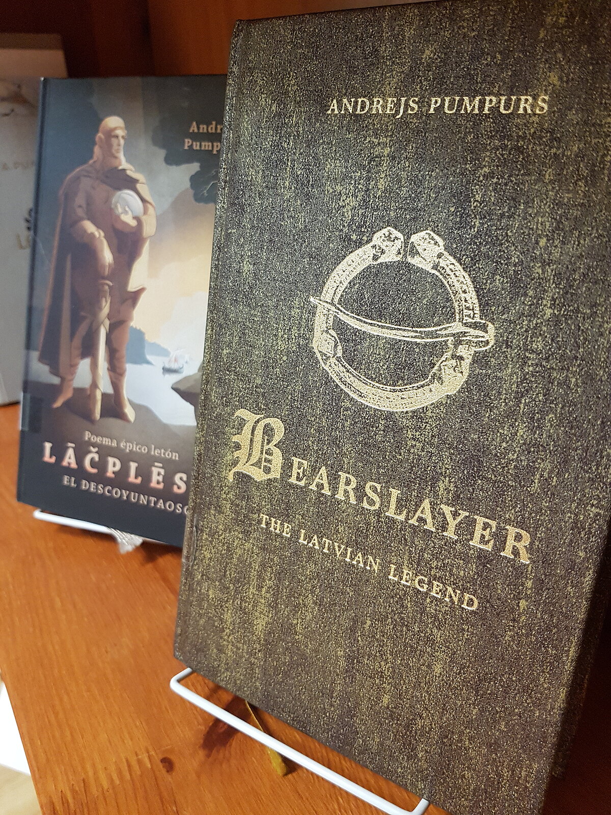 Eposu “Lāčplēsis” pasaulē popularizē tulkojumi, atdzejojumi un pārstāsti – angļu, armēņu, čehu, dāņu, igauņu, krievu, lietuviešu, poļu, somu, spāņu, vācu valodā.