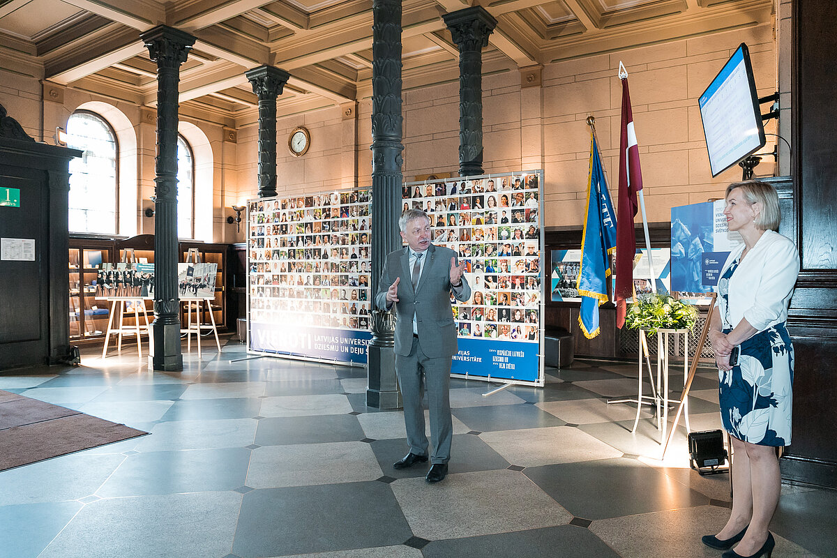 Foto izstāde "Vienoti Latvijas Universitātē un Dziesmu un Deju svētkos". Foto: Toms Grīnbergs