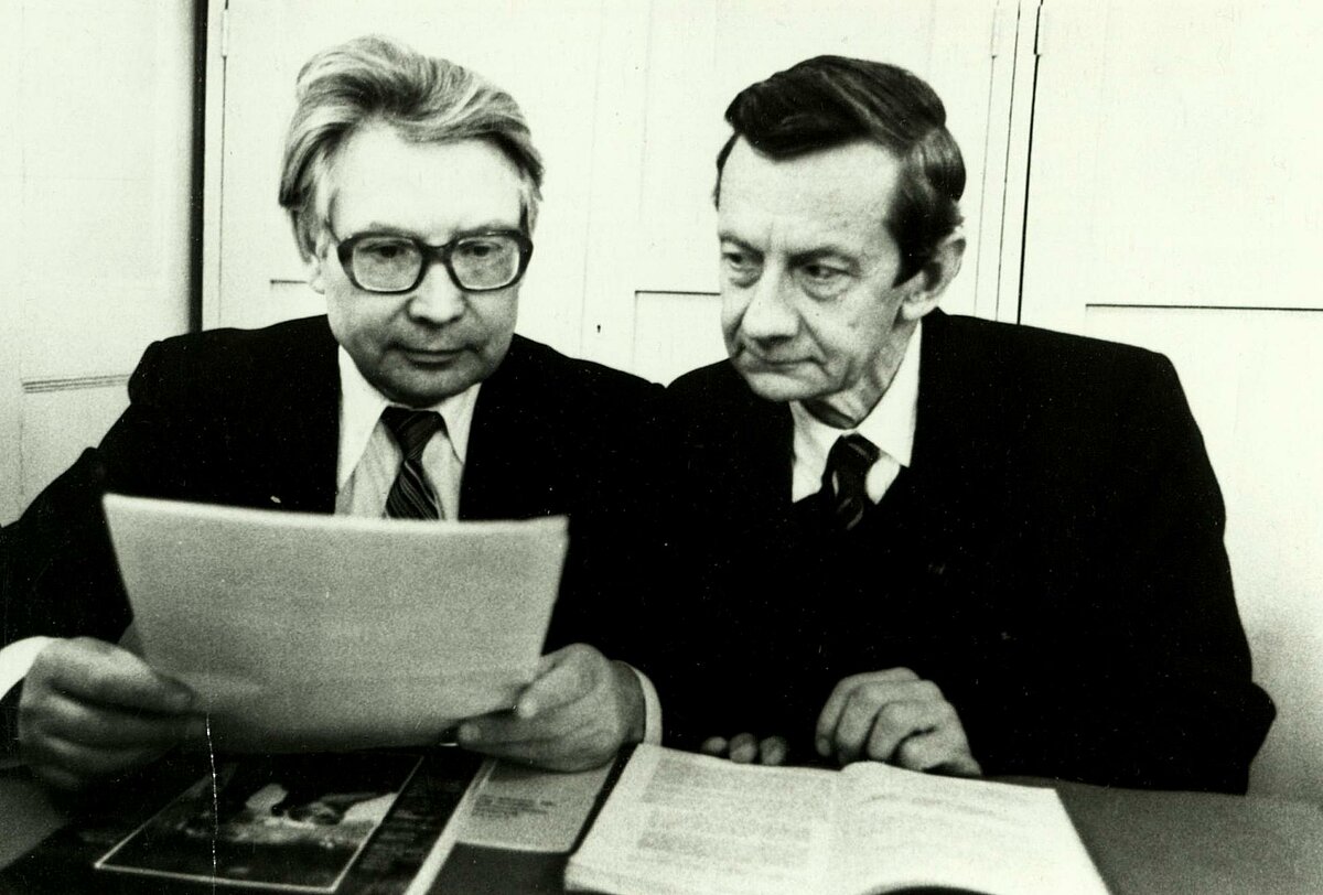 Matīss Dīriķis (pa labi) un Nikolajs Černihs, 1985. gads. Attēls no LU Muzeja krājuma Matīss Dīriķis (pa labi) un Nikolajs Černihs, 1985. gads. Attēls no LU Muzeja krājuma