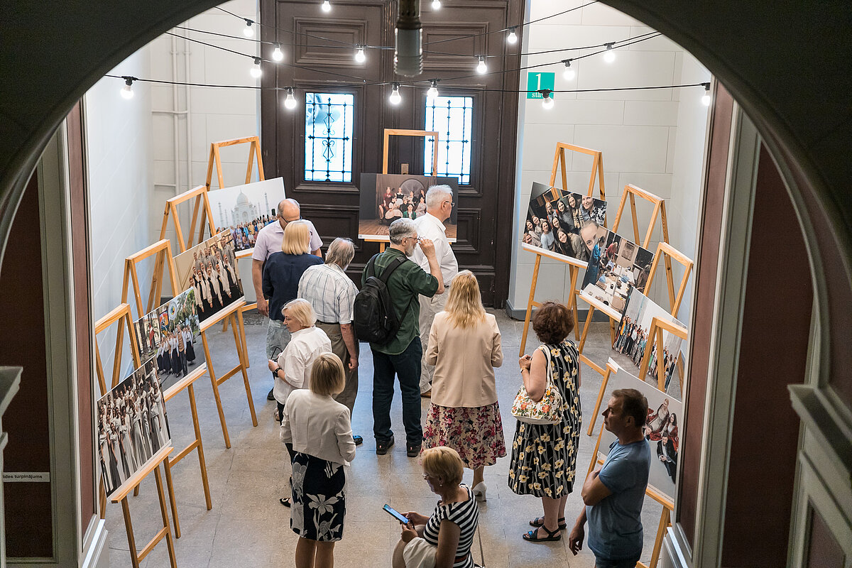 Foto izstāde "Vienoti Latvijas Universitātē un Dziesmu un Deju svētkos". Foto: Toms Grīnbergs