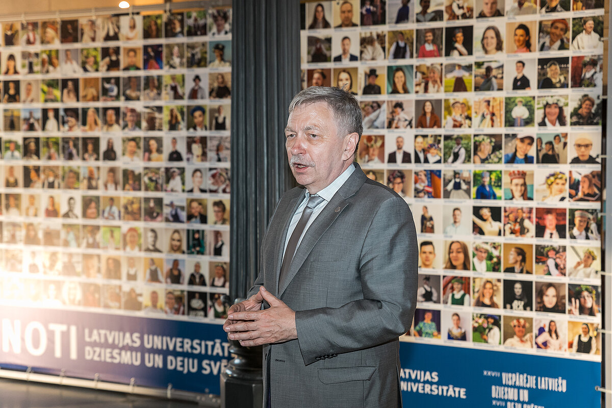 Foto izstāde "Vienoti Latvijas Universitātē un Dziesmu un Deju svētkos". LU rektors Indriķis Muižnieks. Foto: Toms Grīnbergs