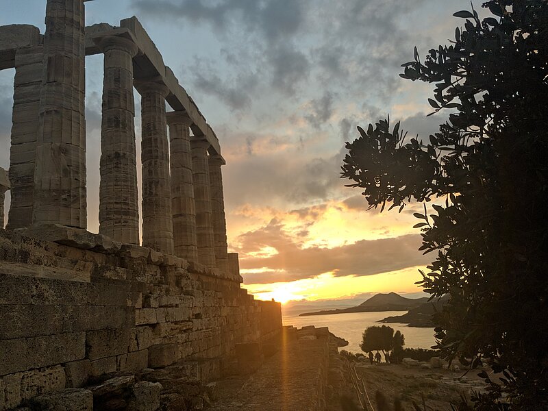 Simpozijs “Māksla un mākslinieciskais sengrieķu tekstos” un Aristofana komēdija “Putni”