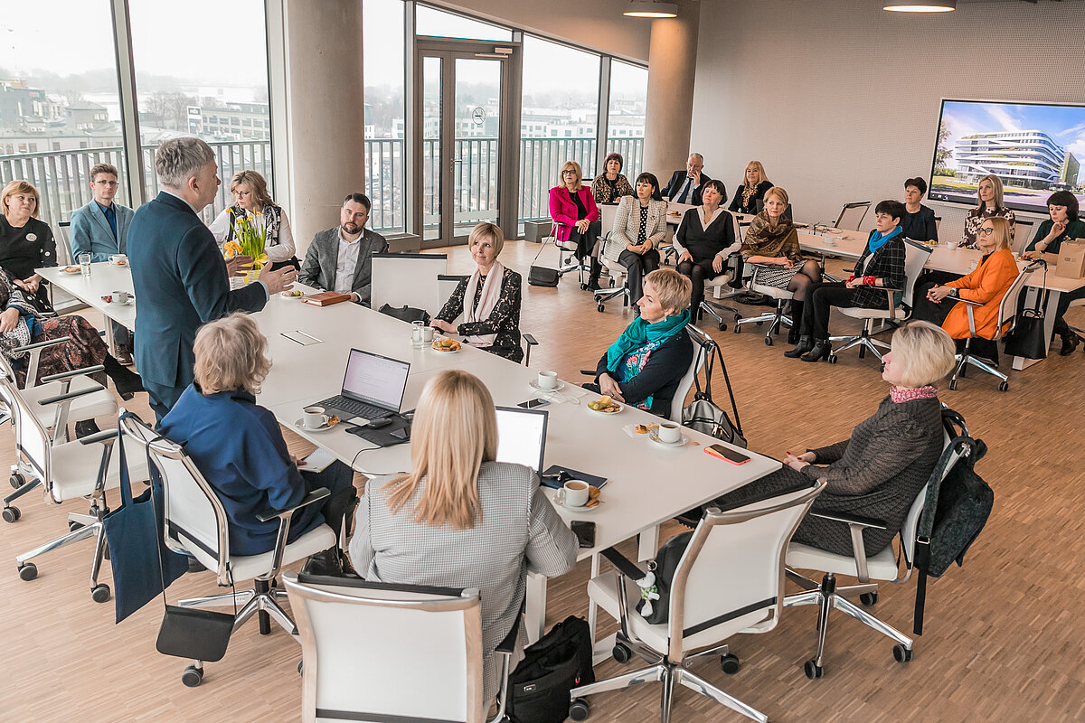 Ventspils pašvaldības un izglītības iestāžu pārstāvju vizīte LU Akadēmiskajā centrā. © Foto: Toms Grīnbergs, LU Komunikācijas departaments