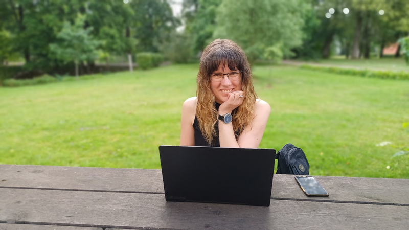 Doktorantes un rakstnieces Sandras Krūmiņas nodarbība par fantāziju un folkloru 