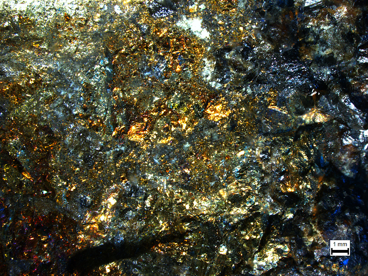 Zeltam vizuāli līdzīgo minerālu pirītu bieži uzskata par tīrradņu zeltu (mikroskopfoto uzņemts ĢZZF laboratorijā, autori: V. Visocka, V. Hodireva). Zeltam vizuāli līdzīgo minerālu pirītu bieži uzskata par tīrradņu zeltu (mikroskopfoto uzņemts ĢZZF laboratorijā, autori: V. Visocka, V. Hodireva).