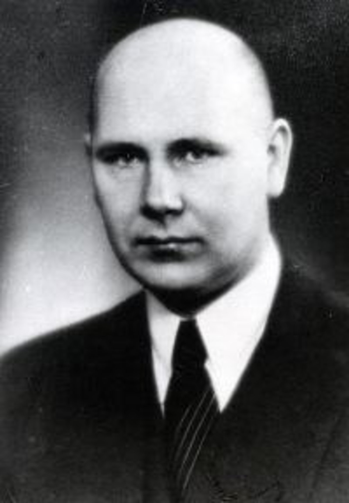 Konstantīns Čakste (https://lv.wikipedia.org/wiki/Konstant%C4%ABns_%C4%8Cakste#/media/Att%C4%93ls:K.Cakste.jpg) Konstantīns Čakste (https://lv.wikipedia.org/wiki/Konstant%C4%ABns_%C4%8Cakste#/media/Att%C4%93ls:K.Cakste.jpg)