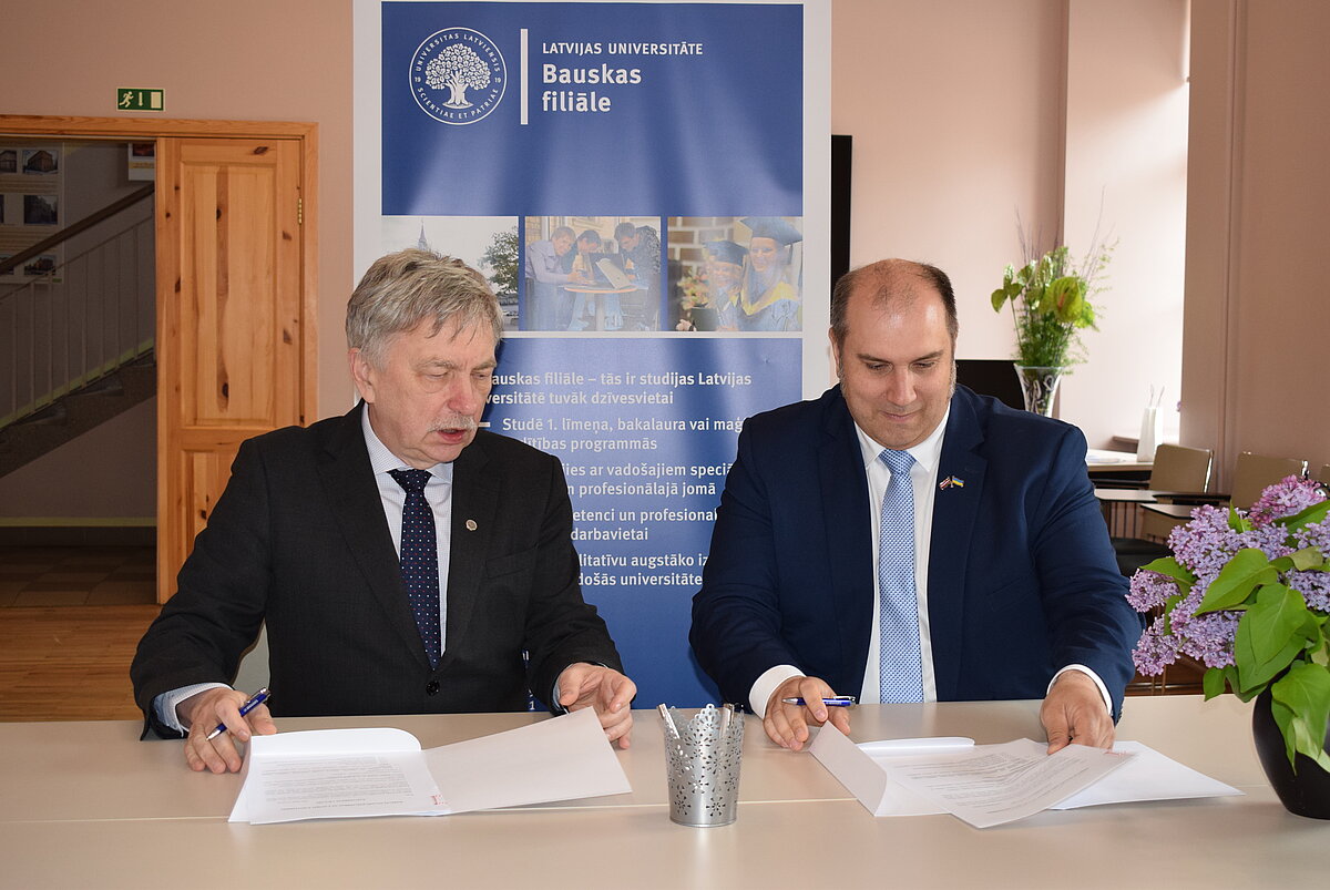 LU rektors Indriķis Muižnieks un Jelgavas novada pašvaldības priekšsēdētājs Madars Lasmanis. Foto: Artūrs Dulbe LU rektors Indriķis Muižnieks un Jelgavas novada pašvaldības priekšsēdētājs Madars Lasmanis.