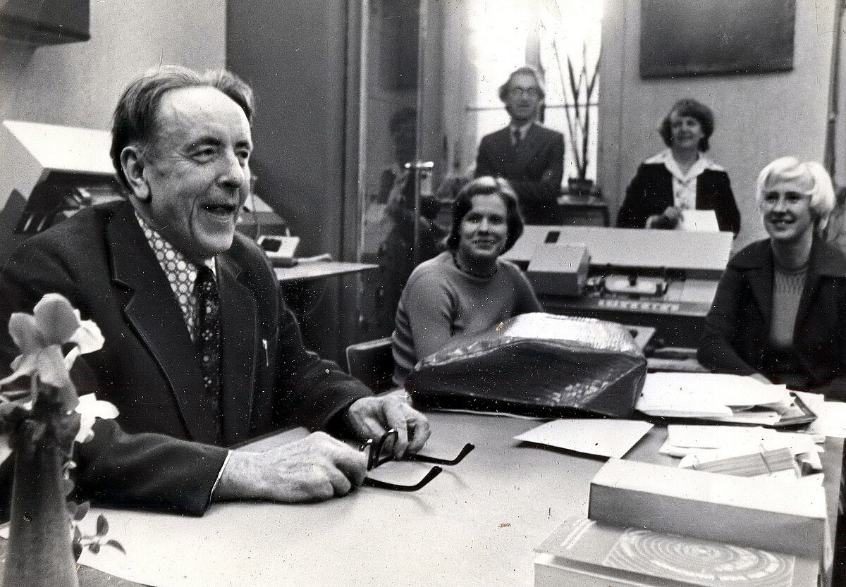 Kārlis Šteins kopā ar saviem aspirantiem 1981. gadā. Foto: no LU Muzeja F. Candera un Latvijas astronomijas kolekcijas krājuma Kārlis Šteins kopā ar saviem aspirantiem 1981. gadā. Foto: no LU Muzeja F. Candera un Latvijas astronomijas kolekcijas krājuma