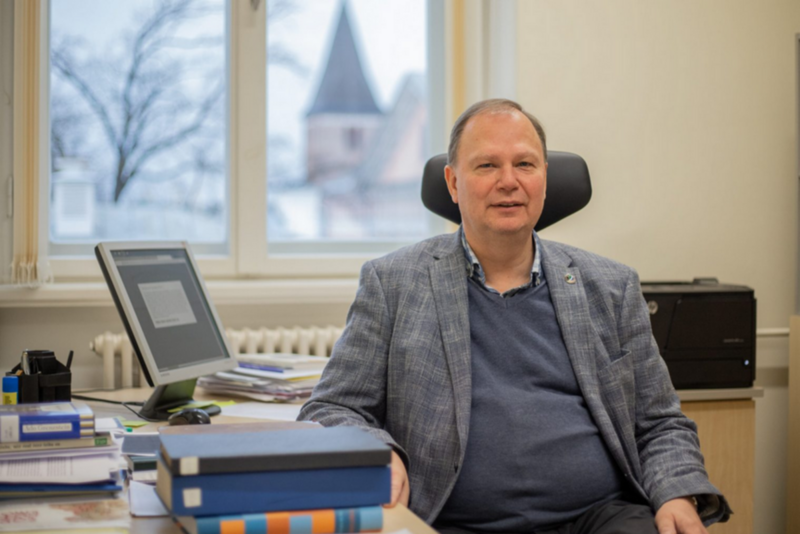 LU HZF viesosies Tartu Universitātes profesors Karls Pajusalu