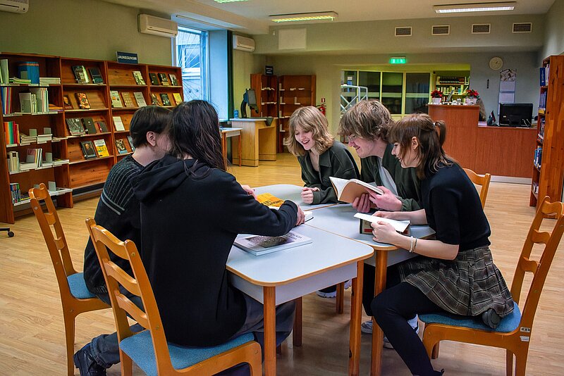 Kā ir būt HZF studentam? Uzzini pasākumā “Studenta kurpēs”!