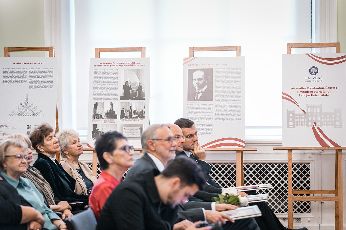 Izstāde Atceroties Konstantīna Čakstes simbolisko atgriešanos Latvijas Universitātē LU Mazajā aulā. Foto: Toms Grīnbergs Izstāde Atceroties Konstantīna Čakstes simbolisko atgriešanos Latvijas Universitātē LU Mazajā aulā. Foto: Toms Grīnbergs