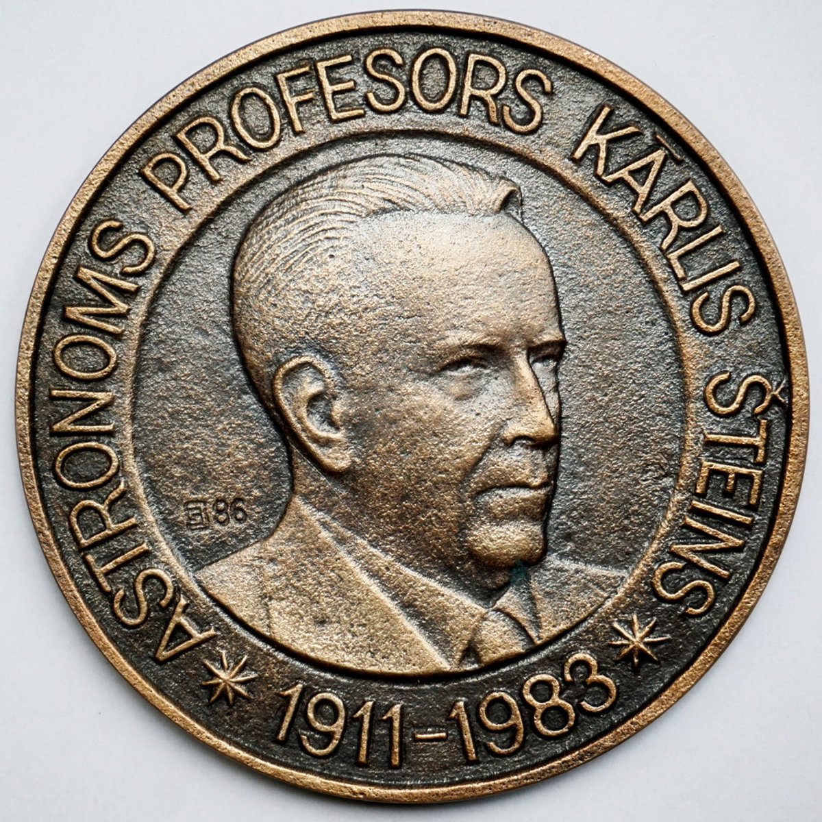 Medaļa. Astronoms Kārlis Šteins (1911 – 1983), 69 mm, bronza, 1986. I. Vilka foto Medaļa. Astronoms Kārlis Šteins (1911 – 1983), 69 mm, bronza, 1986. I. Vilka foto