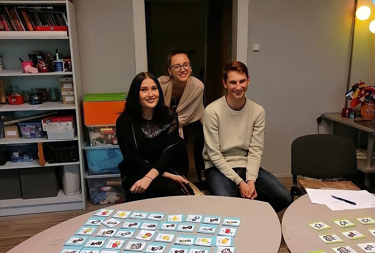 Elizabete Madarāja, Alise Hirša, Kristaps Kartenbeks
