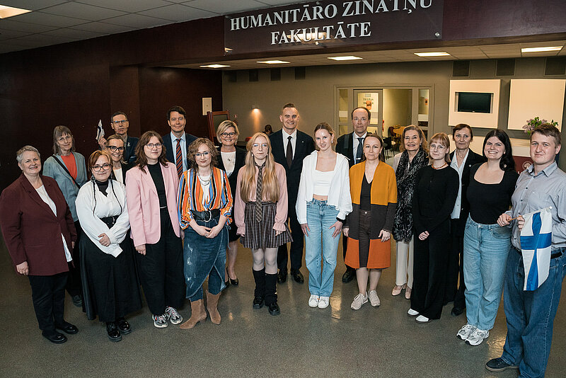  Somijas parlamenta delegācija tiekas ar LU somugru studentiem