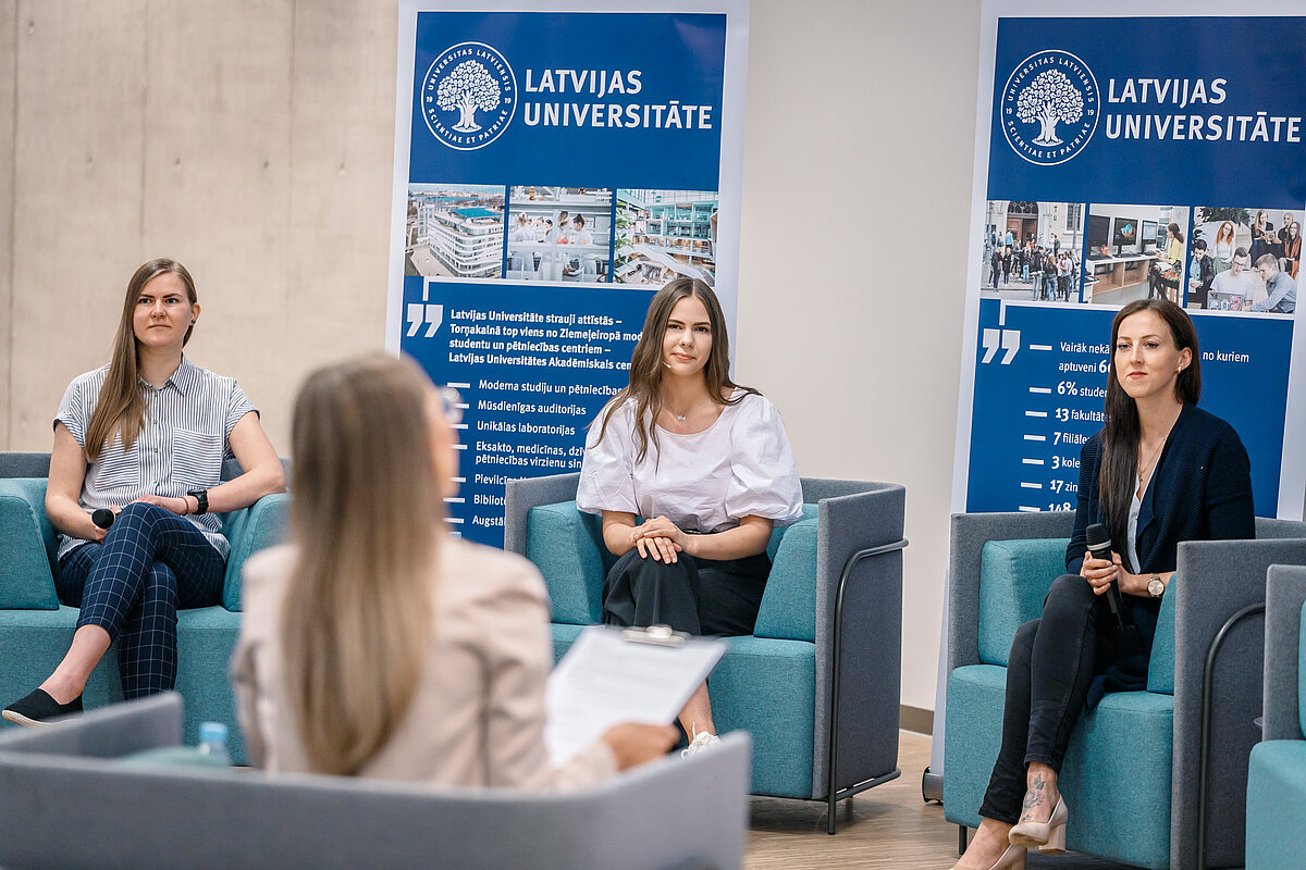 Māra dalās savā studiju pieredzē tiešsaistes pasākumā "Ko studēt?". © Foto: Toms Grīnbergs, Latvijas Universitātes Komunikācijas un inovāciju departaments