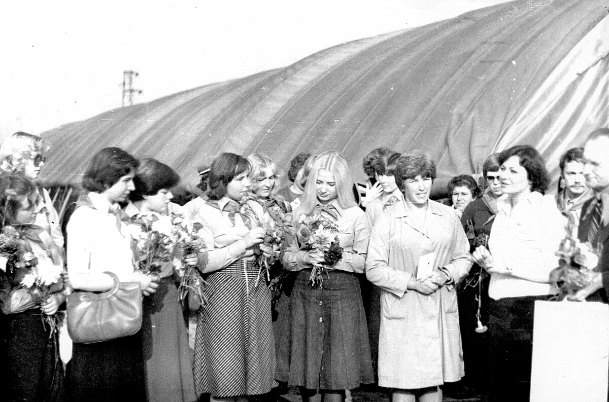 LVU koris Juventus viesojas Rjahovas agrāri-rūpnieciskajā kompleksā Bulgārijā. 1976.g. Foto - Ilmārs Puriņš. LVU koris Juventus viesojas Rjahovas agrāri-rūpnieciskajā kompleksā Bulgārijā. 1976.g. Foto - Ilmārs Puriņš.